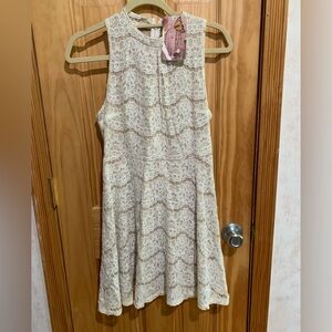 Love Fire Woman’s cream lace mini dress sleeveless w/nude lining size M NWT